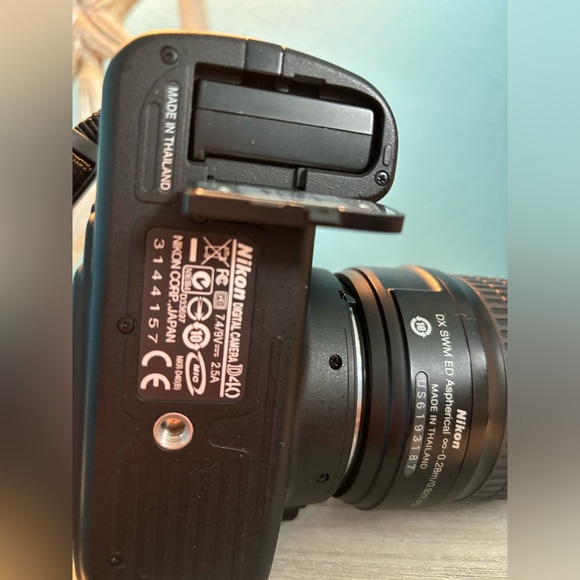 Nikon D40 ED 18-55 mm with bag and accessories - Picture 4 of 9